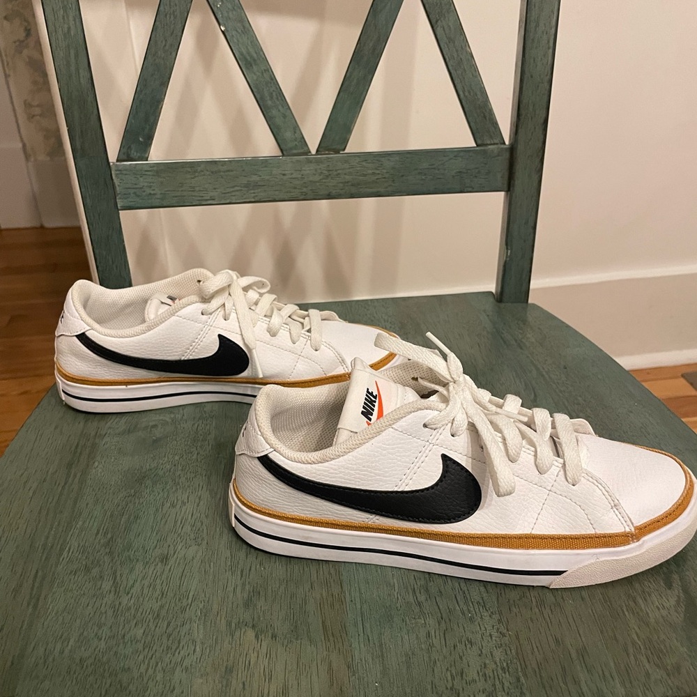 Nike Sneakers - Picture 4 of 10